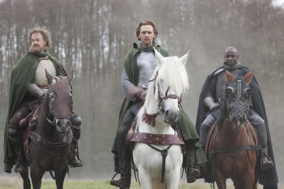 The king and lords on horses, the king on white, the other two on brown, the knightes in armor, Fluellen and Henry in green cloak, York in gray